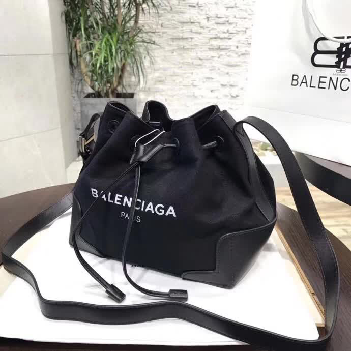 BALENCIAG巴黎世家 水桶包 休閒時尚  BL1187